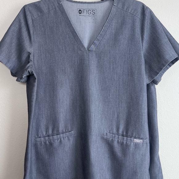 Lot of 2 Figs Technical Tops Gray Short Sleeve - Picture 6 of 9